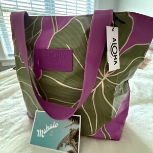 NWT Aloha Collection Daytripper from Hawaii!! rare design!!